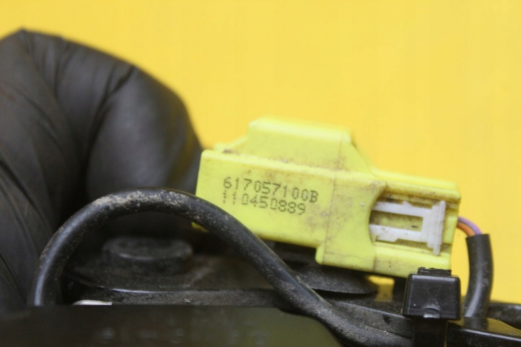 фото №7, Клипса поперечина задняя volvo оригинальный номер 31250659