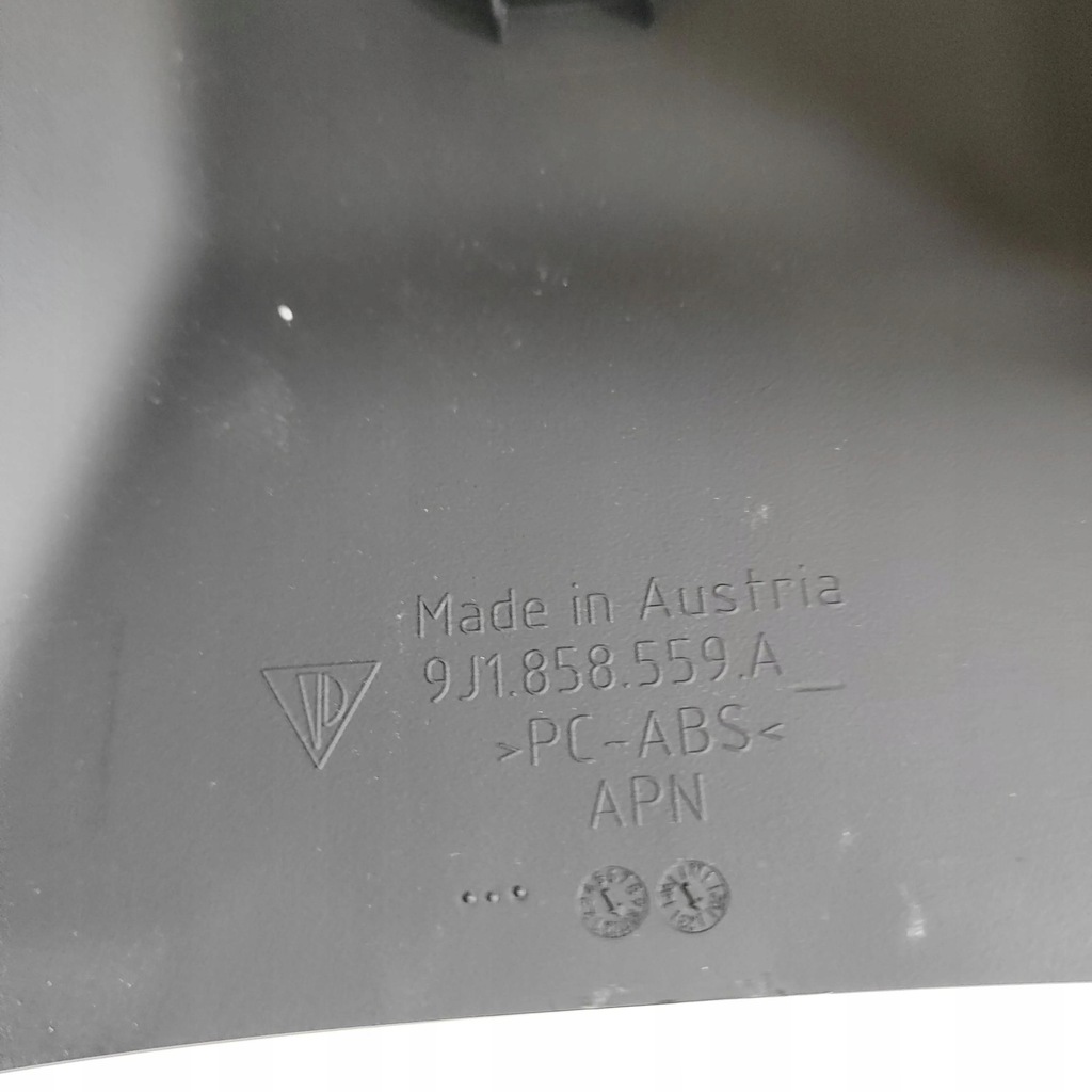 фото №7, Audi e-tron gt 2022 элементы обшивка колонки рулевого