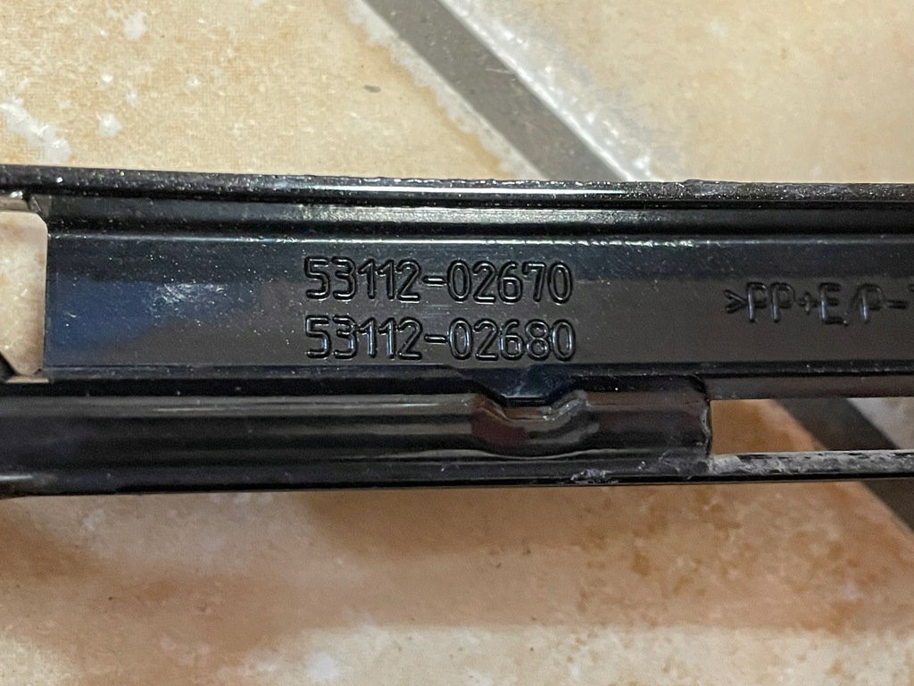 фото №10, Toyota оригінальний номер 53112-02670 52711-02110 auris ii решітка бампера