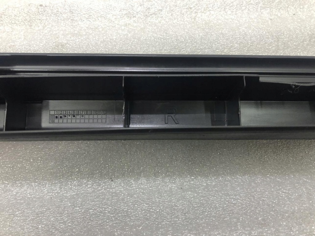 фото №10, Молдинг порог правая mercedes w204 2046860036