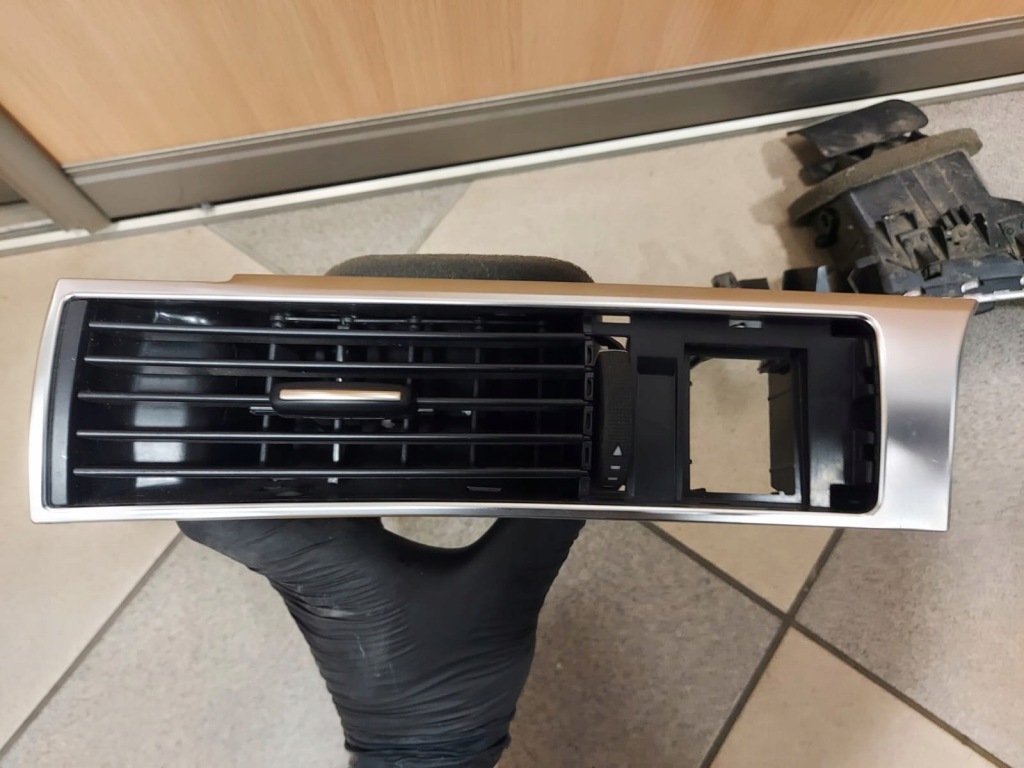 фото №1, Audi a6 c6 ліва решітка обдув 4f1820901d