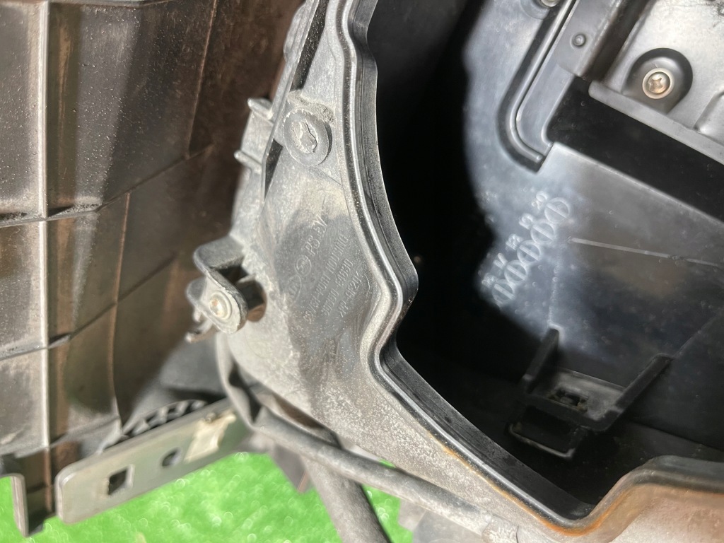 Решётка радиатора решётка  разъём зарядки kia soul 3 ev 14- bdb Доставка