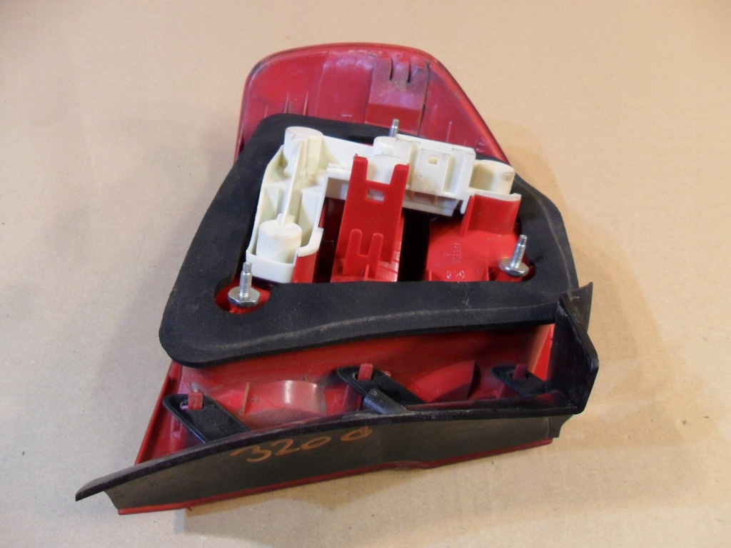 фото №13, Bmw 3 e90 sedan 6937458 led лампа права задня задня