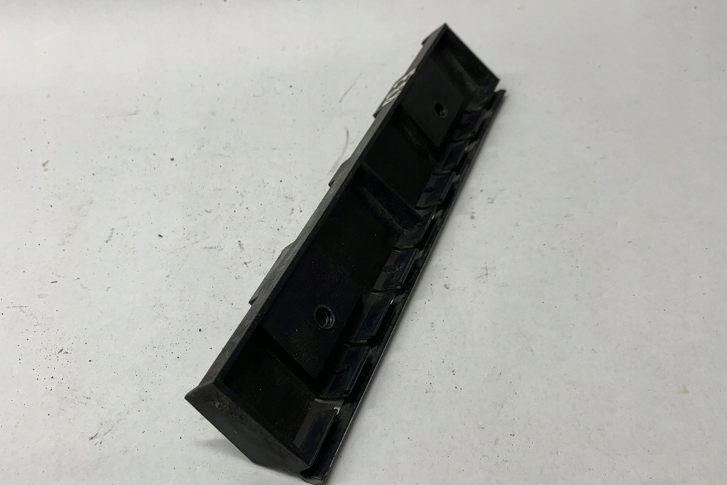 фото №10, Передние правое кронштейн порог bmw 1 cabrio e88 7169979 2.0l дизель 130kw