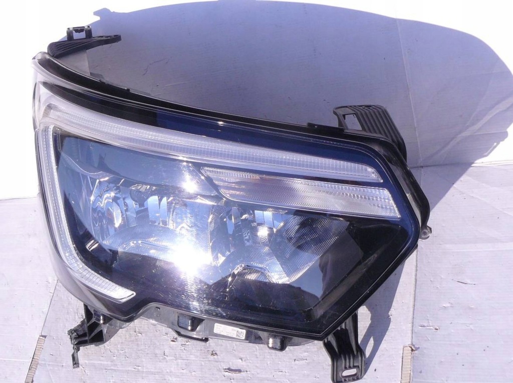 Renault master 3 рестайлінг  19-23 фара передня права led h7 Зі Шроту