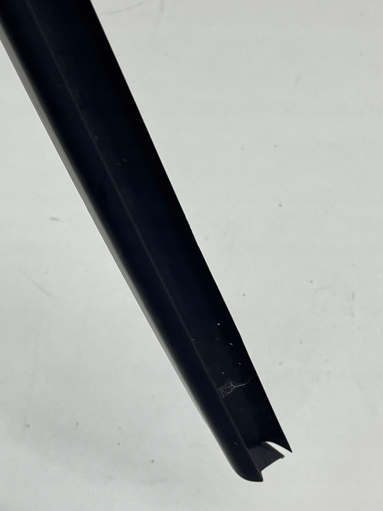 фото №6, Audi a6 c7 молдинг прокладка стекло лобовое правая