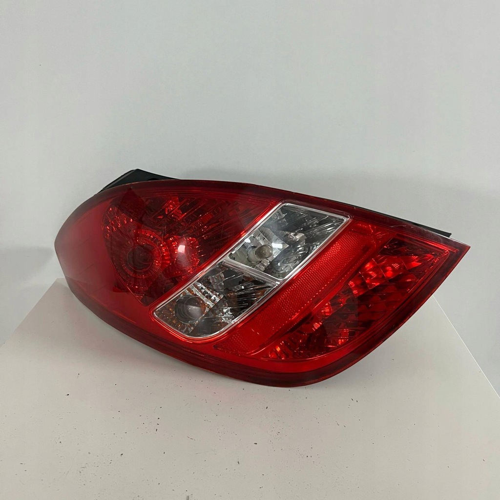 фото №1, Hyundai i20 лампа ліва задня задня 924011j000