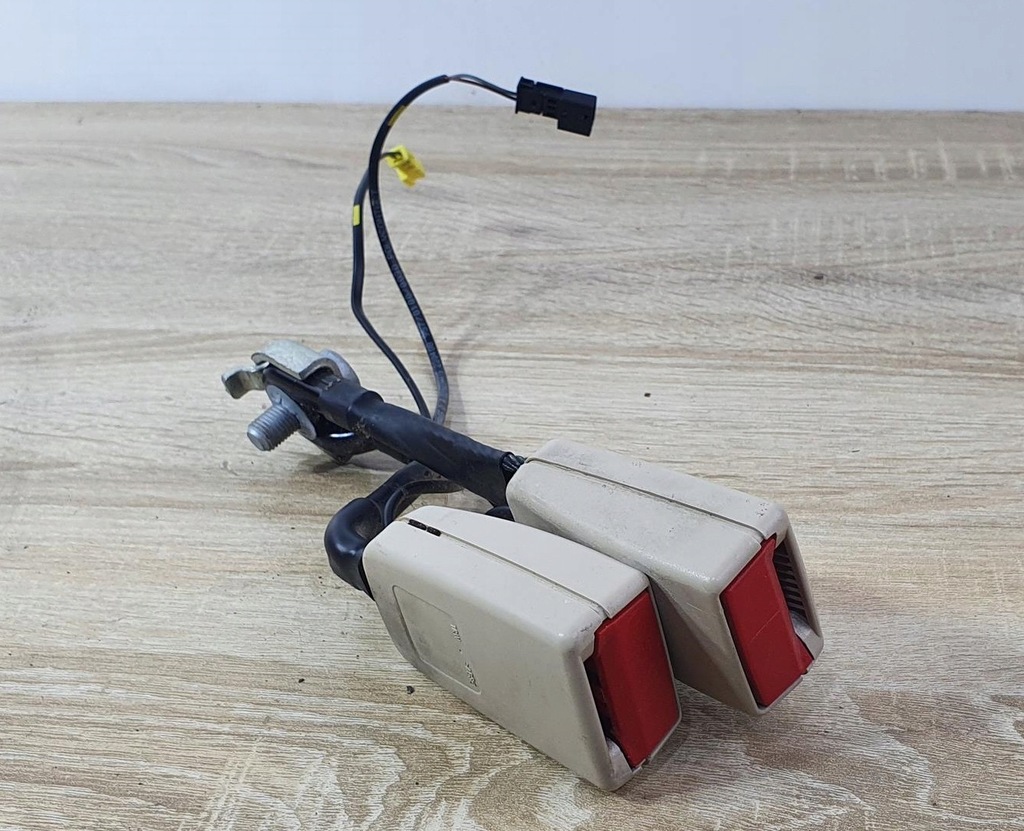 фото №1, Mercedes w221 клипса поперечина ремней задняя a2218602469