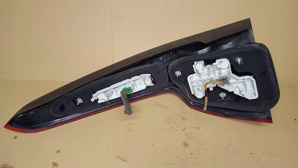 фото №8, Volvo v50 ii fl kombi лампа задня права