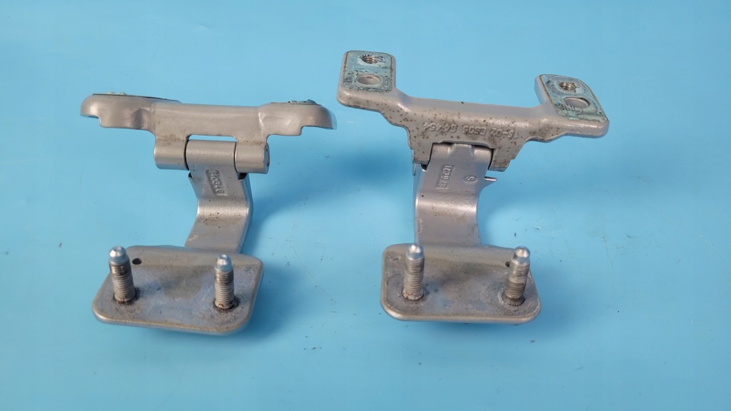 Mercedes w218 cls 350 15r петли крышки задняя a2187400137 a2187400037 Недорого