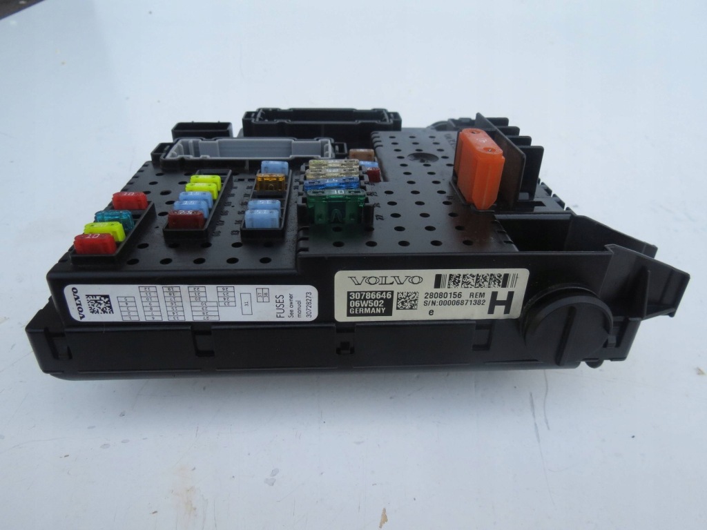 Коробка предохранителей volvo xc90 4.4 v8 30786646 Киев