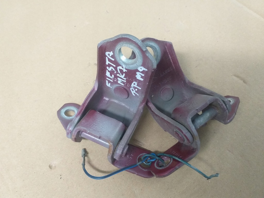 фото №1, Ford fiesta mk7 5d петля петли дверь правый перед m9