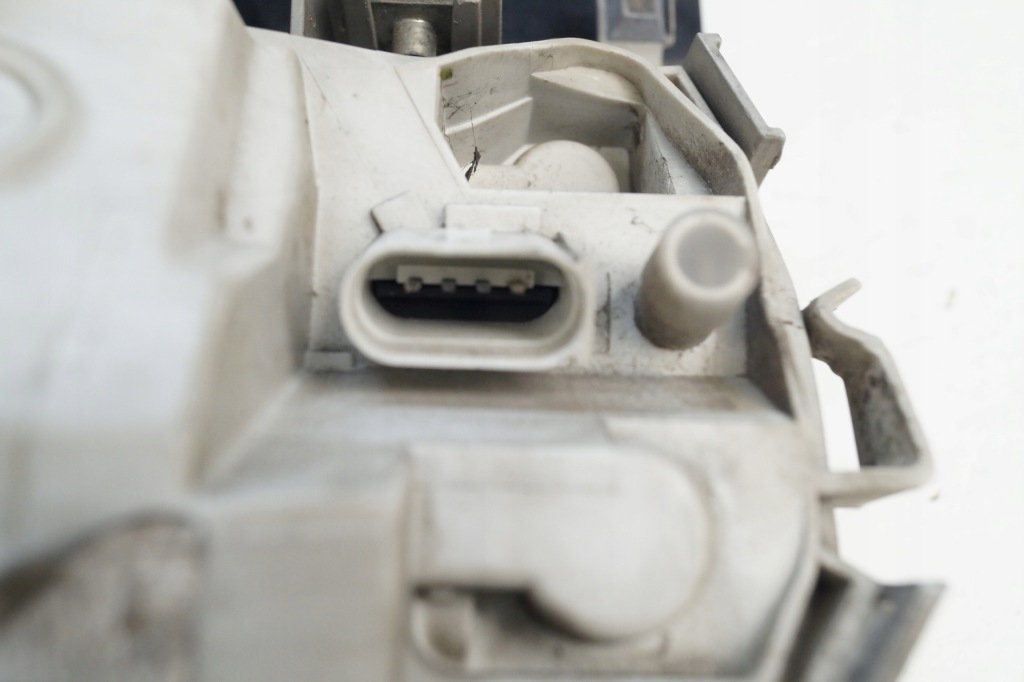 фото №9, Audi a4 b7 лампа задня задня права kombi кутова 8e9945096e комплектна