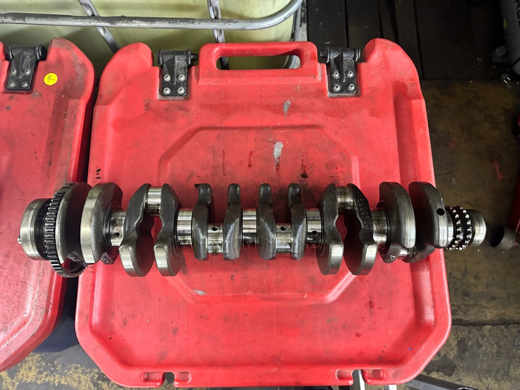 Купить Bmw оригинальный номер 2249889 wał коленчатый