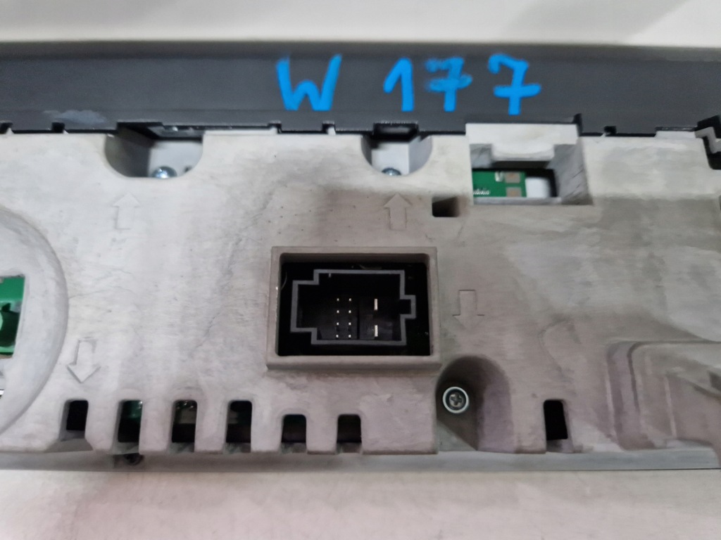 Лічильник прилади дисплей mercedes a-klasa b-klasa w177 w247 a2479008211 Зі Шроту