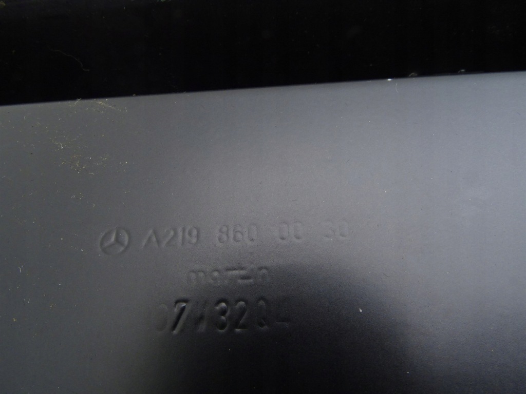 Туннель средний подлокотник задний  задний светлый a2198600030 mercedes cls w219 Оригинал
