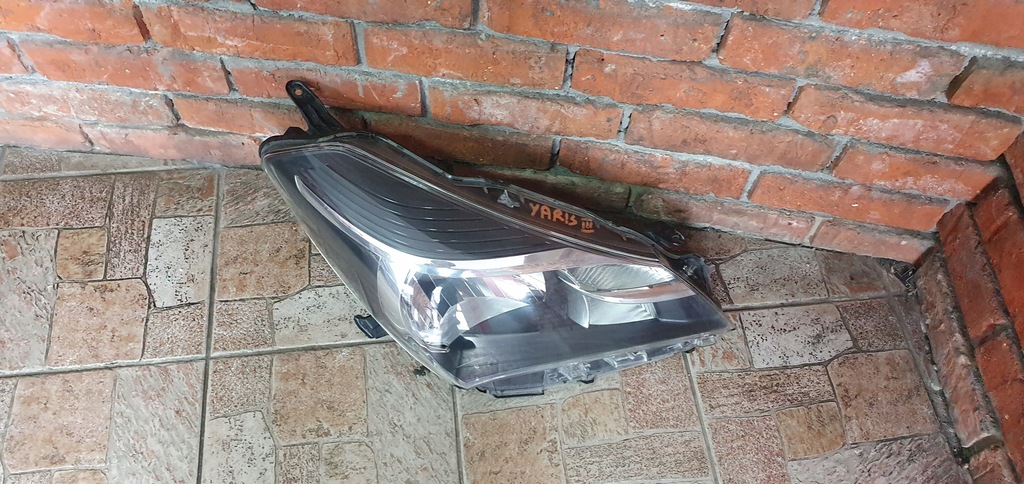 фото №1, Toyota yaris iii лампа правий перед