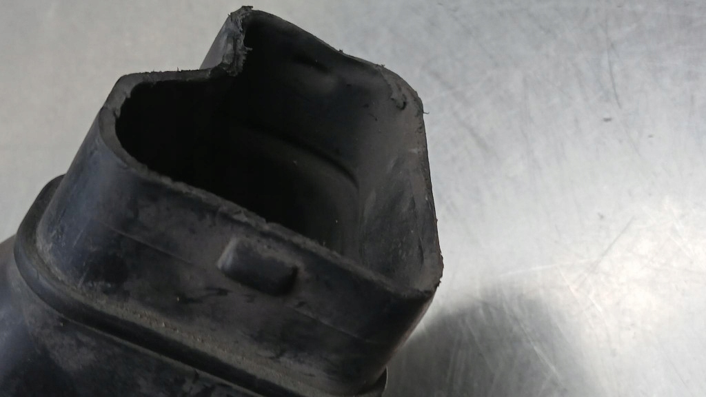 фото №6, Шланг труба воздуха volvo s80 ii v70 iii 2.4 d5 30748216