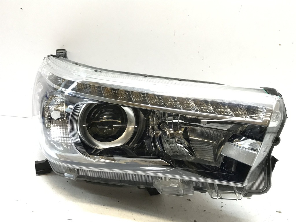 фото №8, Toyota hilux viii 8 лампа правая led 2015 -