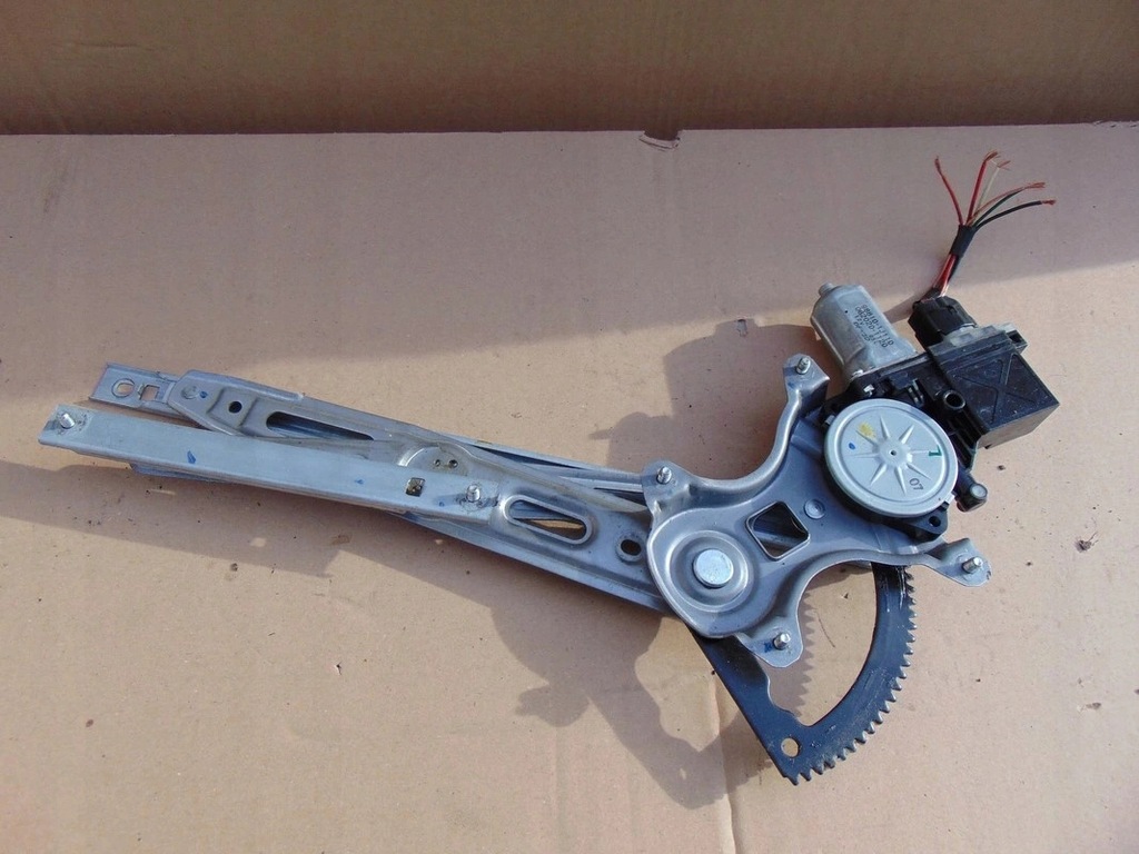 фото №4, Механизм стекло левый перед hyundai i20 i europa 6p