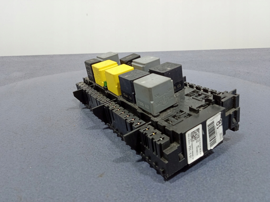 Купить Mercedes gls x166 коробка предохранителей a1669068201