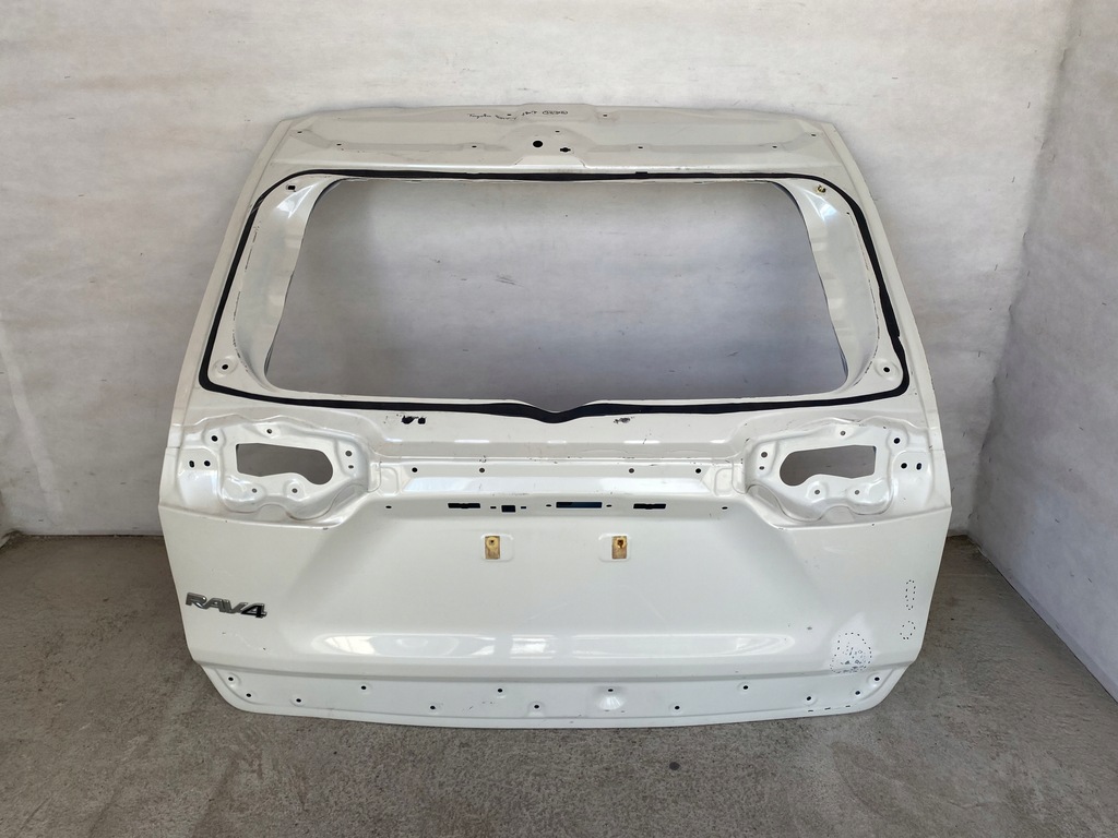 фото №1, Toyota rav4 rav-4 v 2018r- крышка багажника багажника задняя