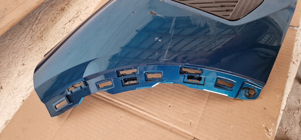 Правий кутик бампера перед 408 gt peugeot Зі Шроту