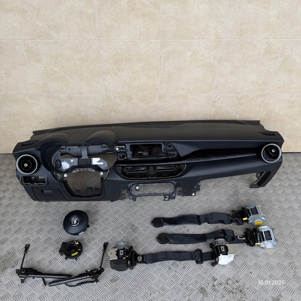 фото №1, Панель приладів комплектна подушка безпеки консоль ремені панель приладів alfa romeo stelvio 2017 rok