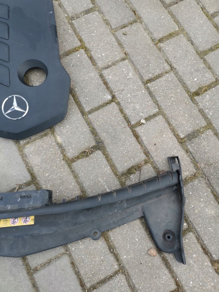 Mercedes w213 amg захист ловець повітря поперечина передній a2135000355 в Україні