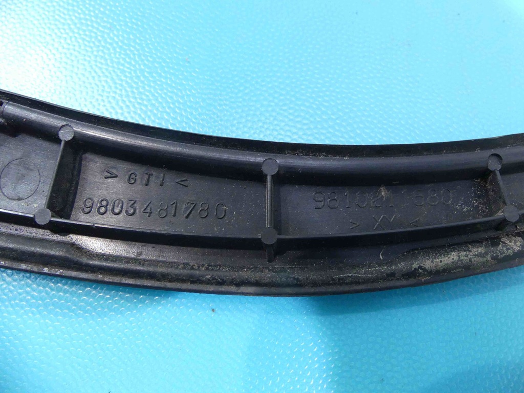 фото №8, Молдинг крыла задняя левая peugeot 208 i 3d xy