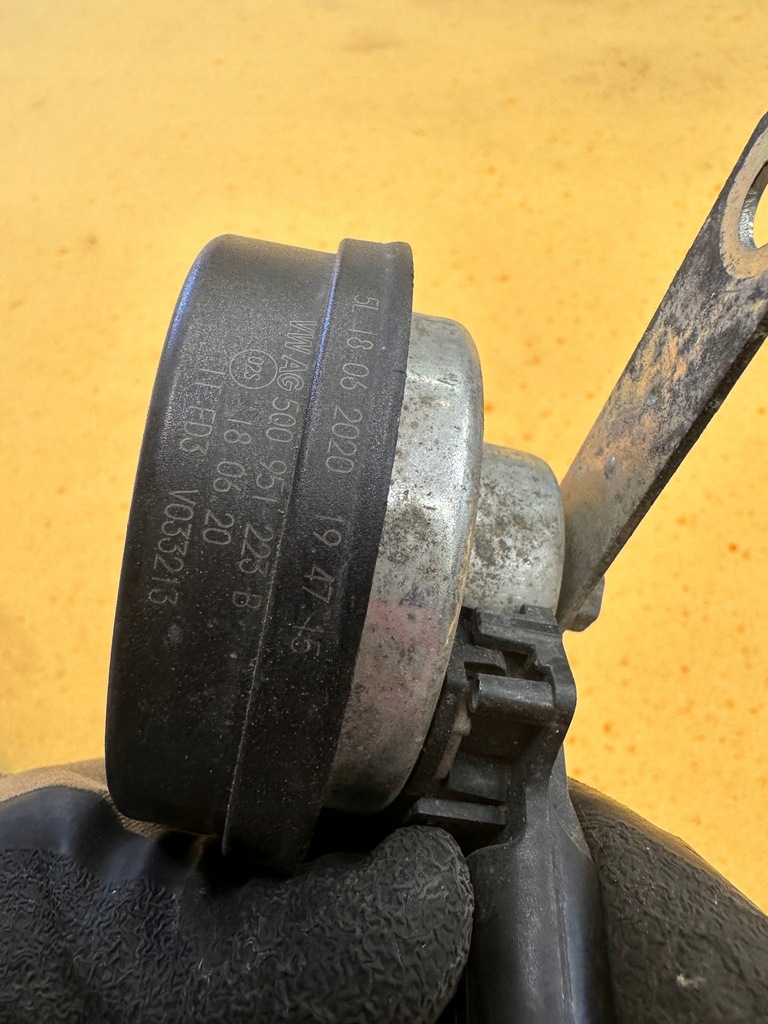 фото №5, Клаксон сигнал звуковой vw audi 5q0951223b оригинальный номер