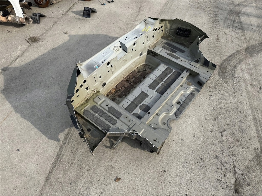 Ремень задний поддон задний  кузов mercedes cla w118 седан nr farby 787 18-23r Недорого