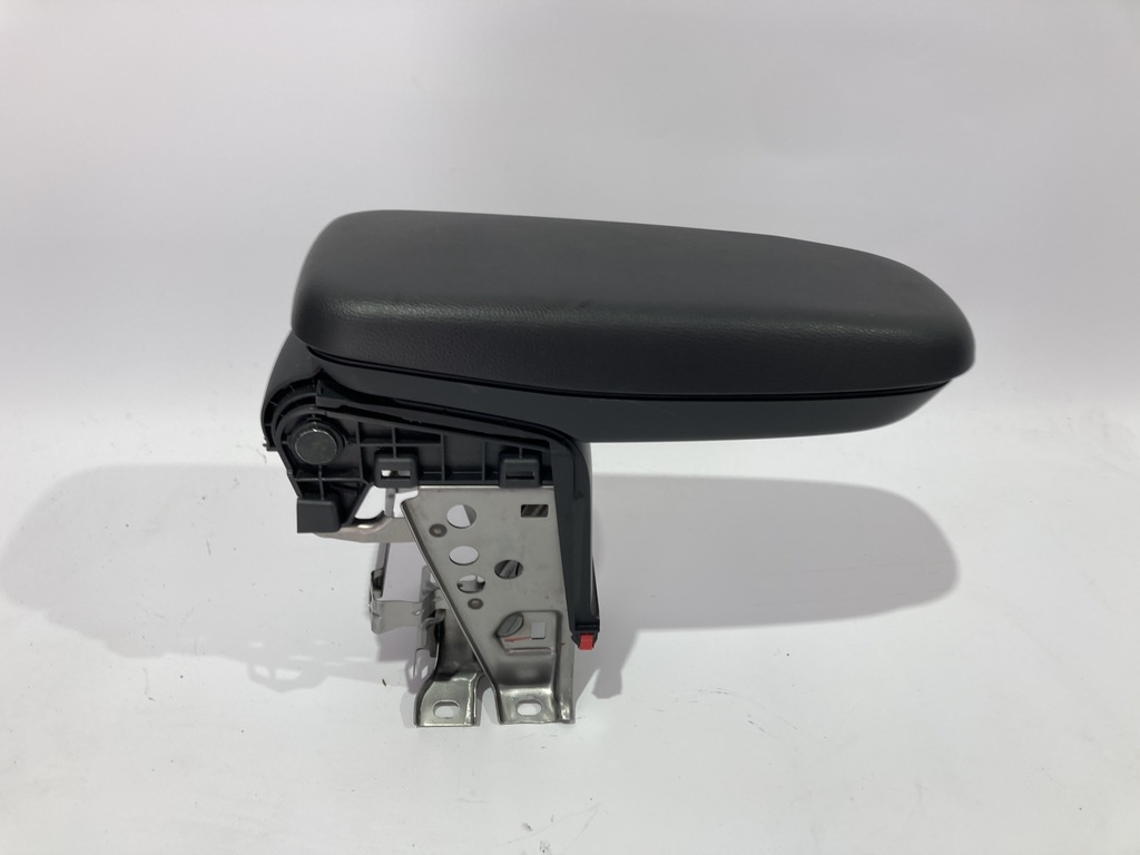 фото №1, Подлокотник yaris cross 21-