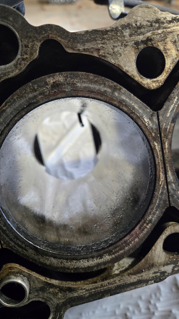 фото №8, Блок двигателя 2.4 d5 volvo xc90 xc60 xc70 v70 2 3 s60 s80 2 30677367 d5244t