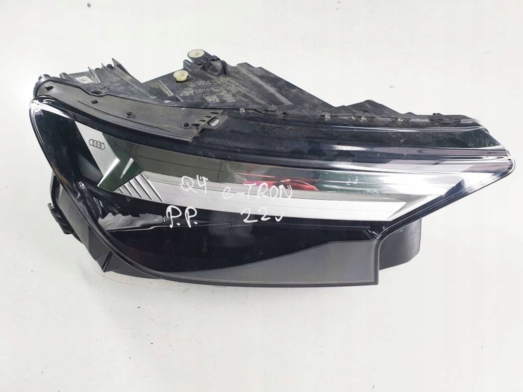 фото №13, Audi q4 sportback e-tron 2022r лампа led правий перед