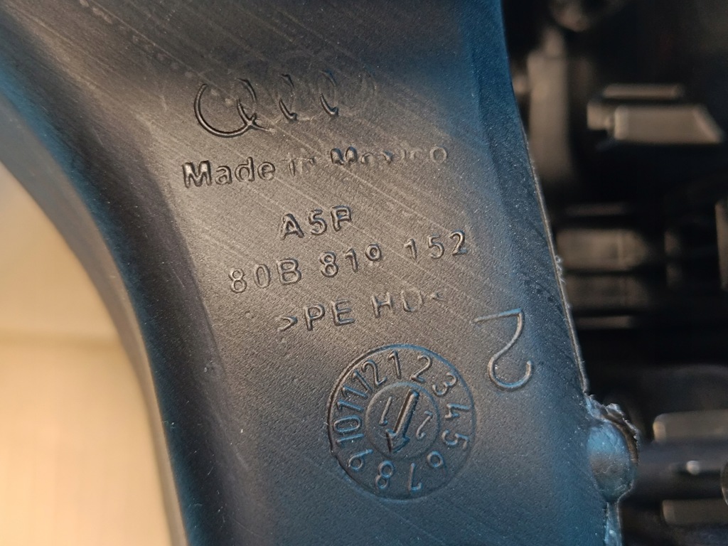 фото №9, Audi q5 fy lift 2.0 tdi 150kw 2022 r кронштейн напрямна багажника права 80a813982