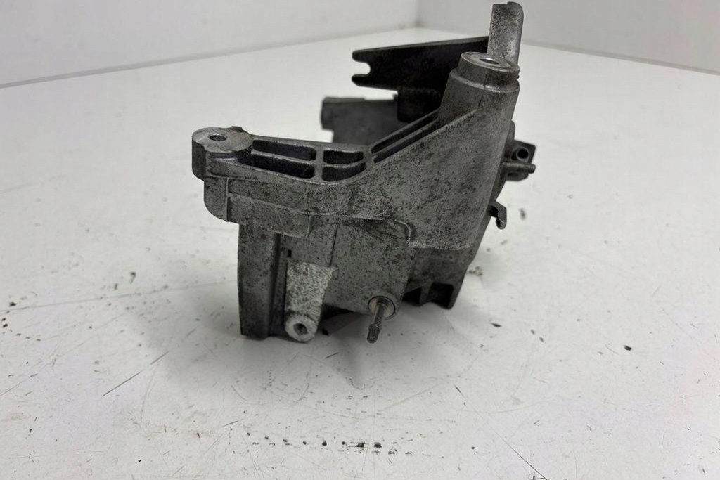 фото №8, Кронштейн фільтра пального peugeot 308 ii 9804498180 2.0l дизель 2015