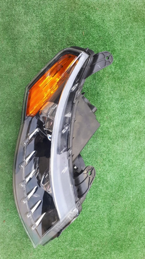 фото №3, Mahindra линза+ led лампа передняя