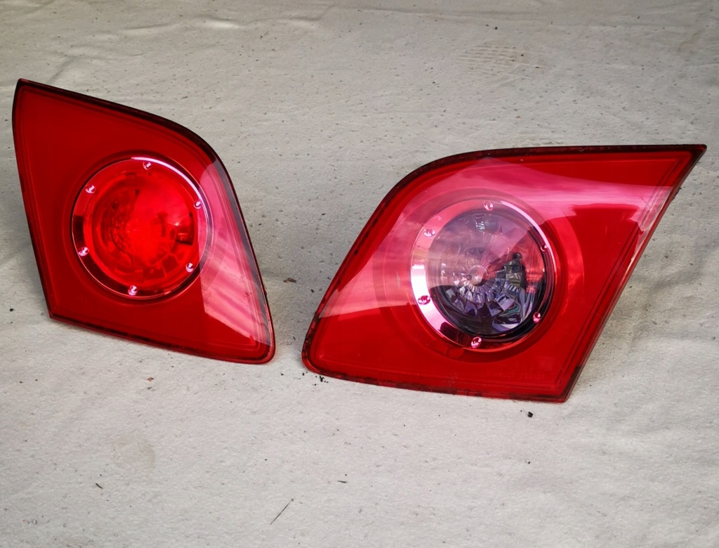 фото №1, Правая i левая задняя лампа do крышки do mazdy 3 i po lift 03–09 хэтчбек