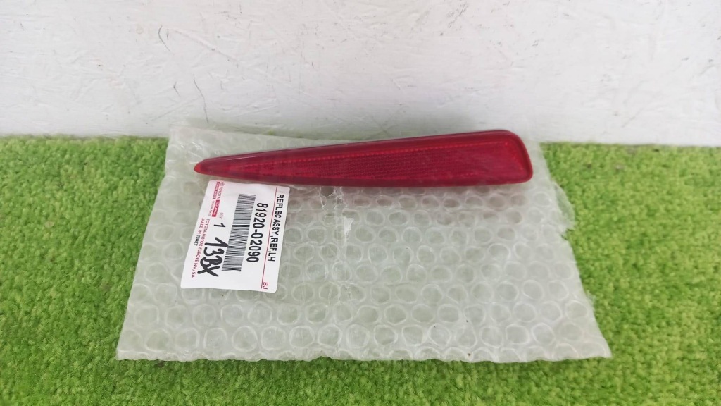 Купить Отражатель задний левая toyota auris 2 2 12-15r новый