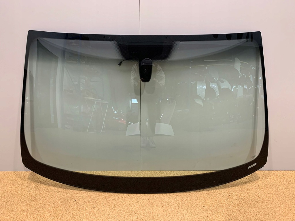 фото №1, Porsche cayenne 7p стекло перед передняя подогрев