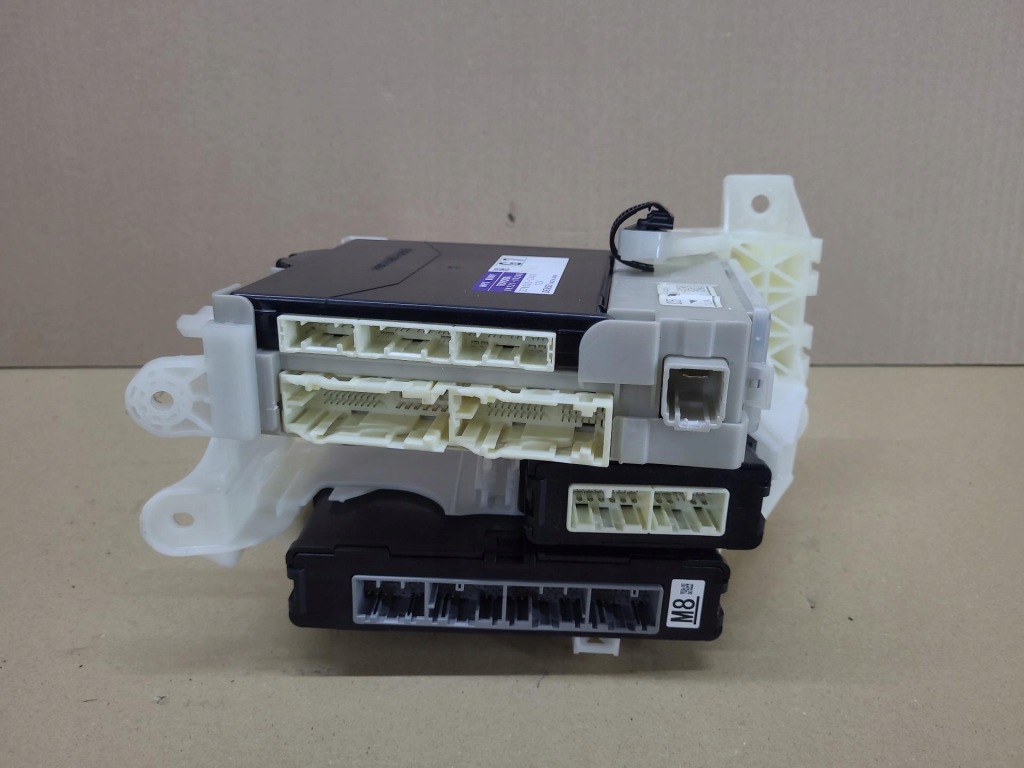 Купити Модуль комфорту toyota prius plus zvw40 2012 8968147201