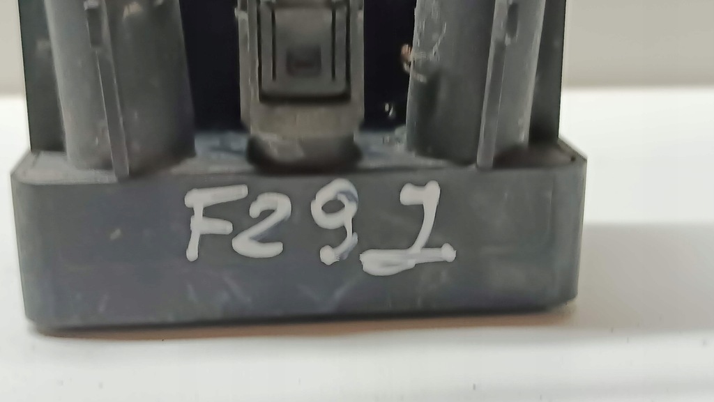 фото №5, Датчик переключения поперечина движения 9659847680 citroen c5 ii номер 6