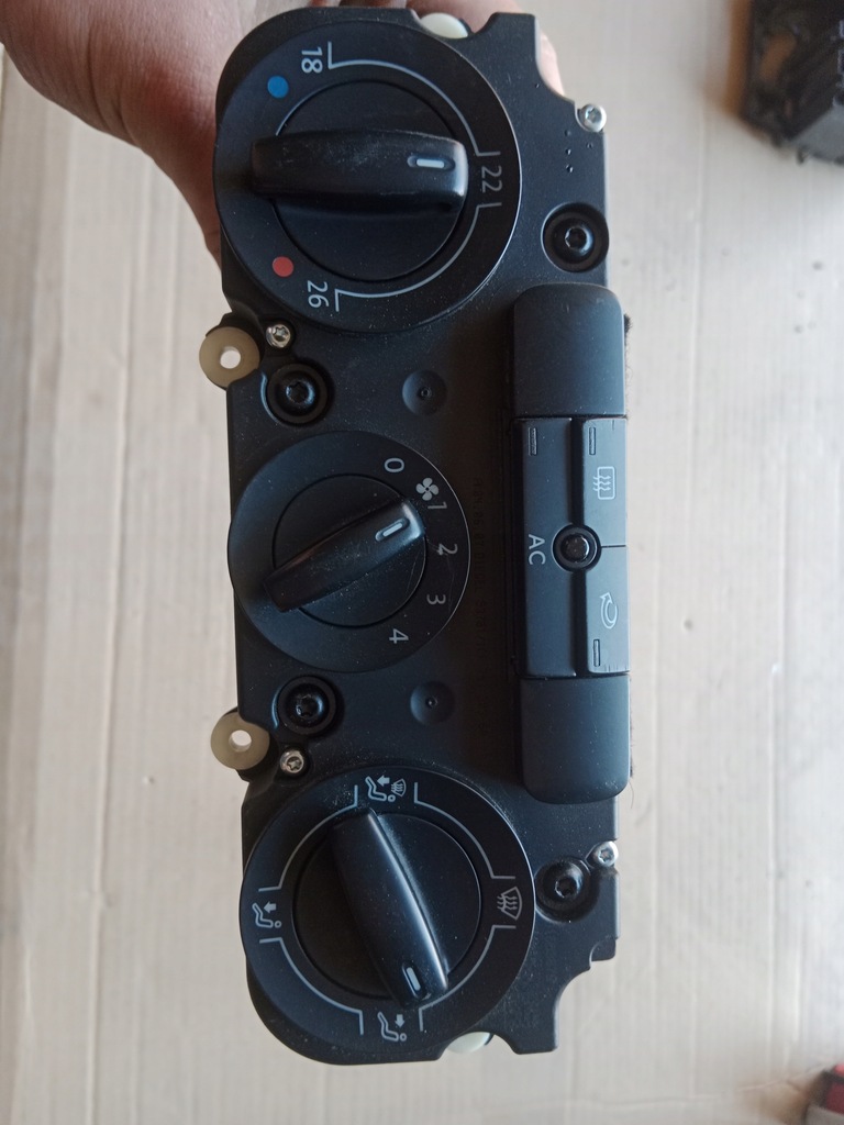фото №1, Панель обдув кондиціонера vw eos 1q0820047