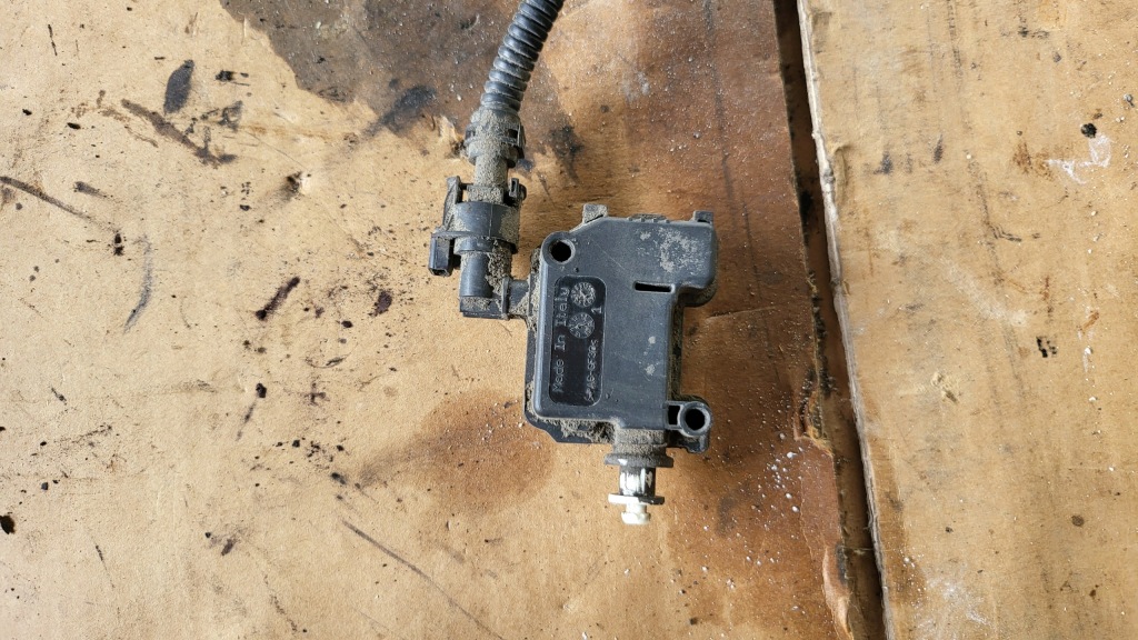 Купити Astra j ручка бардачок на накладки на фари 466465101