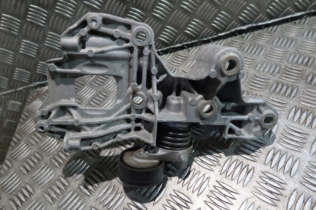 Купити Кронштейн генератора кронштейн renault megane iv talisman clio ролик 117100072r