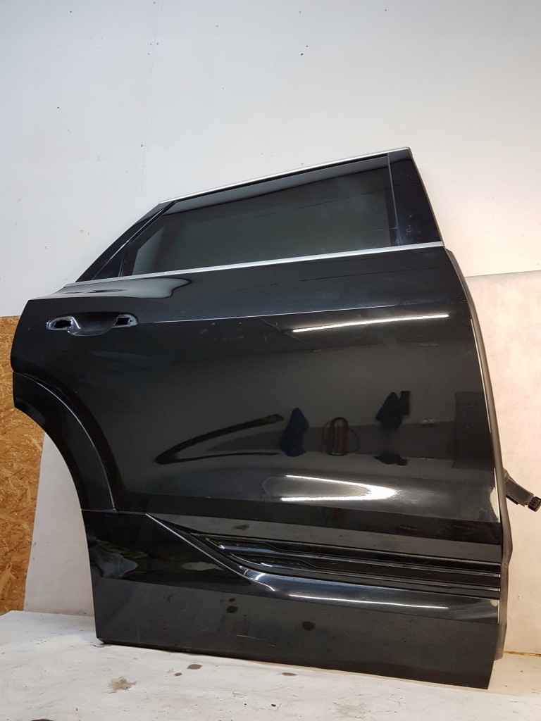 Audi e-tron дверь задняя задняя правое  ly9t 21r. Недорого