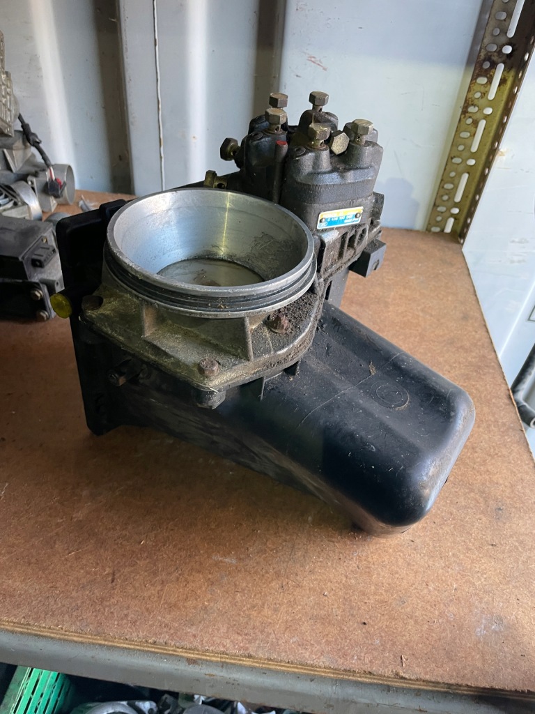 Распределитель топлива audi 80 0438101005 026133353 0438121011 с Разборки