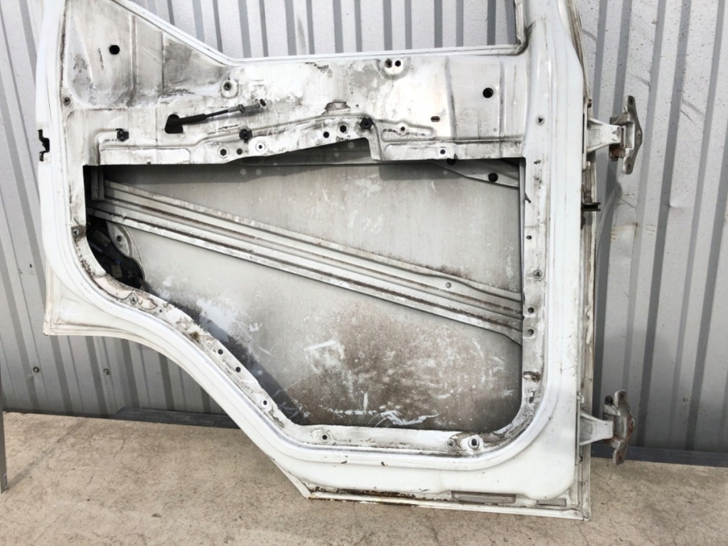 Двері лівий перед renault trucks premium Оригінал