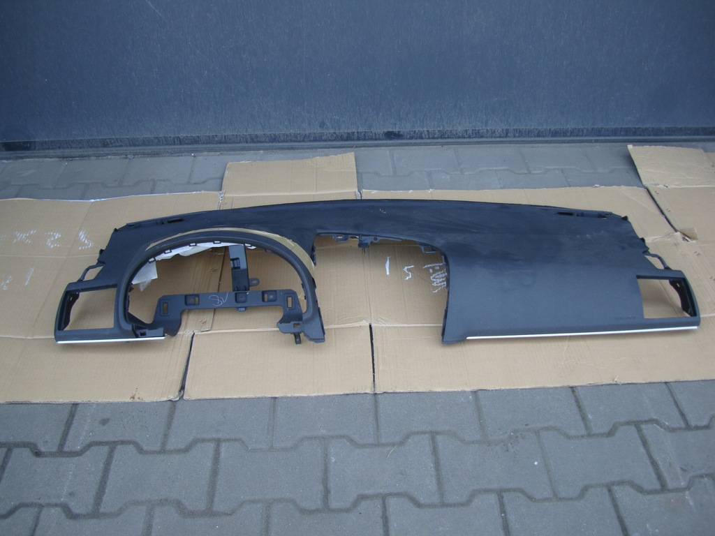 фото №1, Toyota avensis t27 приборная панель консоль nowa